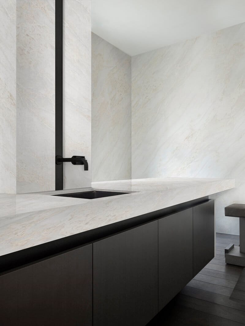 White Onyx 2806 room application